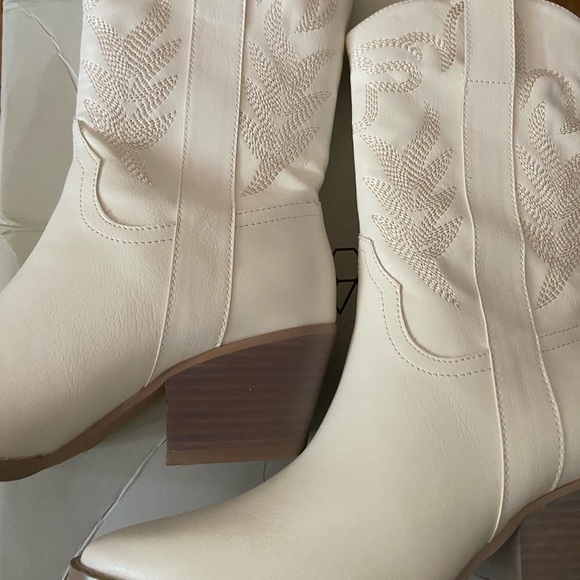 Sephira Heeled Western Boot - Picture 5 of 7